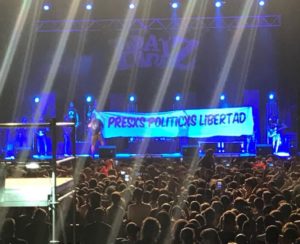 Ciudadanos Sanse Pancarta presos politicos La Raiz concierto